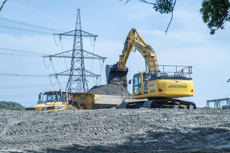 Jones Bros Civil Engineering UK undertaking work at the Thorpe Marsh battery energy storage system (BESS), Doncaster.