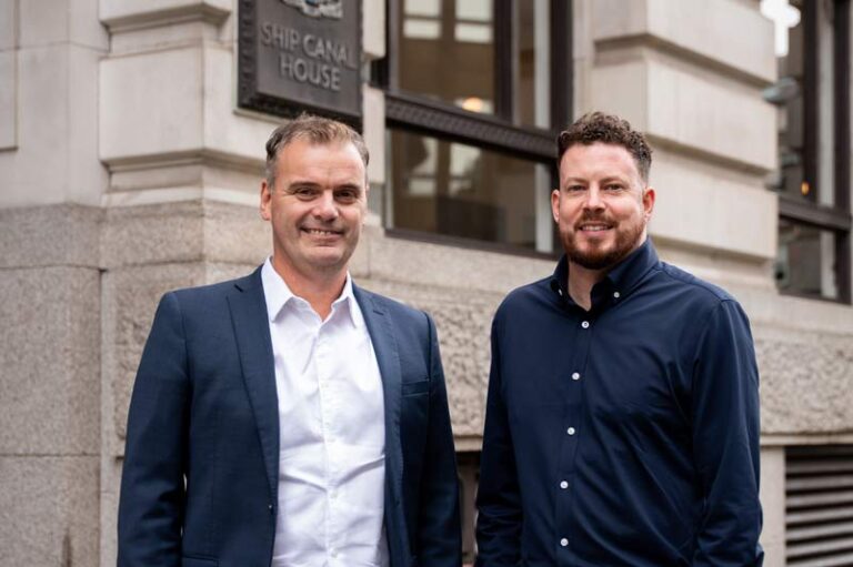 (L-R) Gary Allen and Chris Heathcote