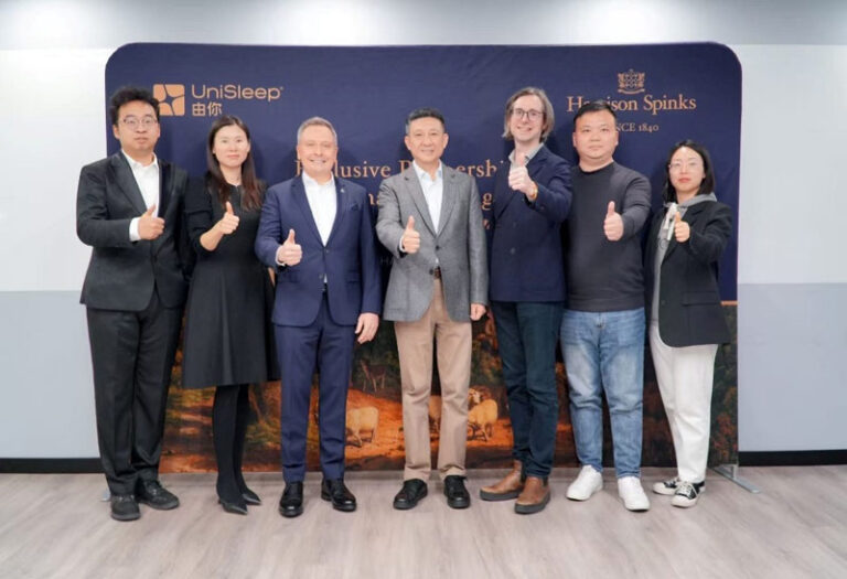 Lu Chuan, Sales Manager of E-Commerce; Vivi Wu, HR and Operation Manager; Lee Hinshaw, Business Development Director at Harrison Spinks; Stephen Wang, President; Louis Houdart, Senior Partner and Marketing Director; Even Yu, Sales Manager; Sophia Zhang, Supply Chain