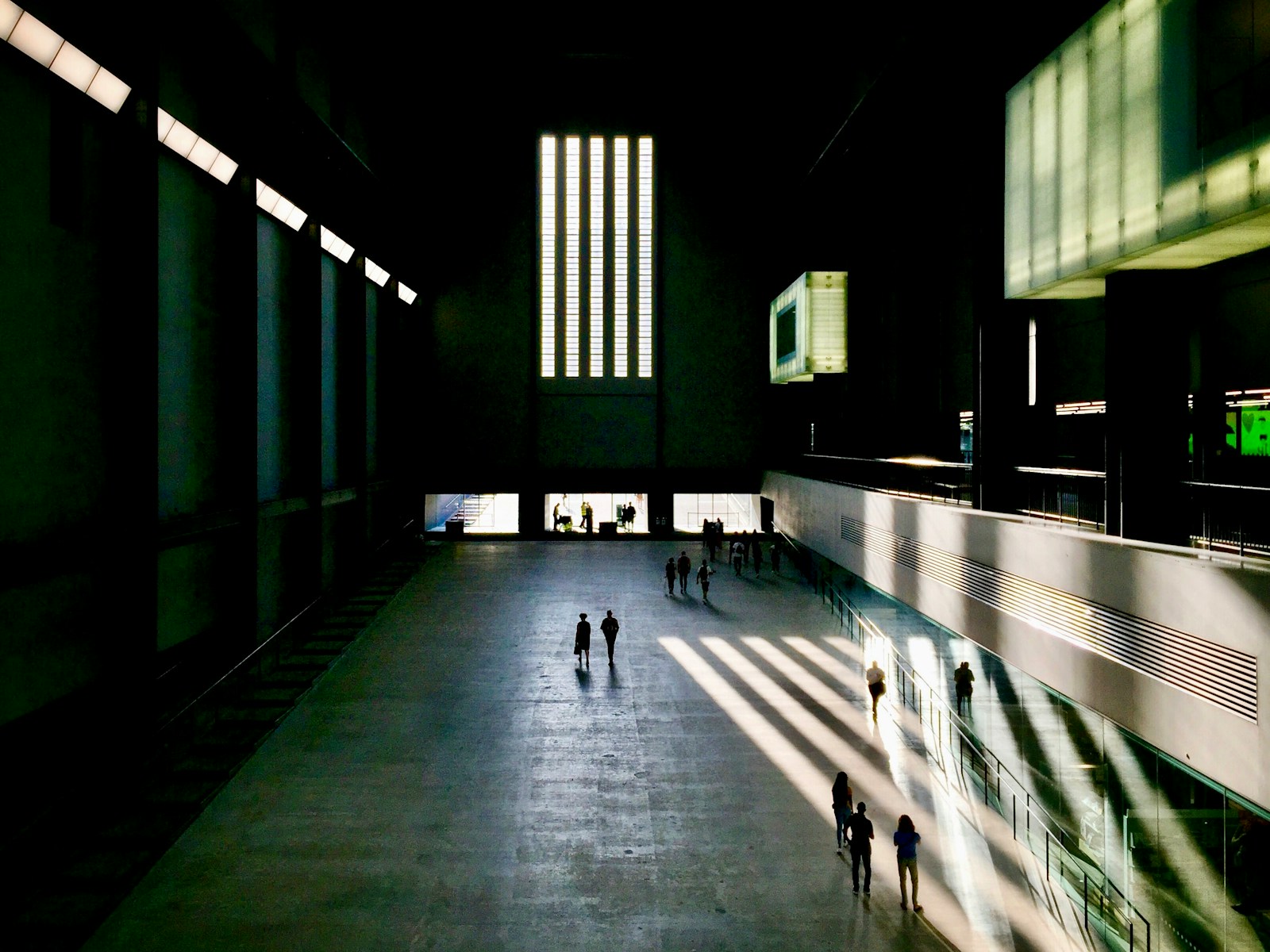 Tate Modern - Photo by Massimo Virgilio - Unsplash